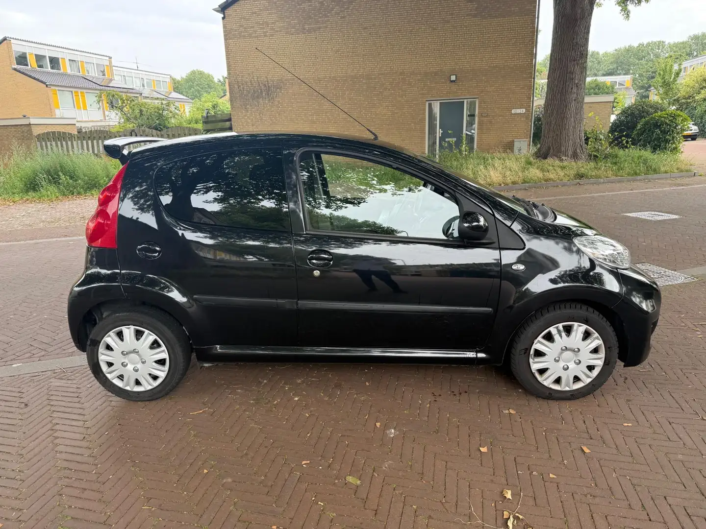 Peugeot 107 Airco / 5 deurs / 105.000 NAP / Leuke uitvoering Negro - 2