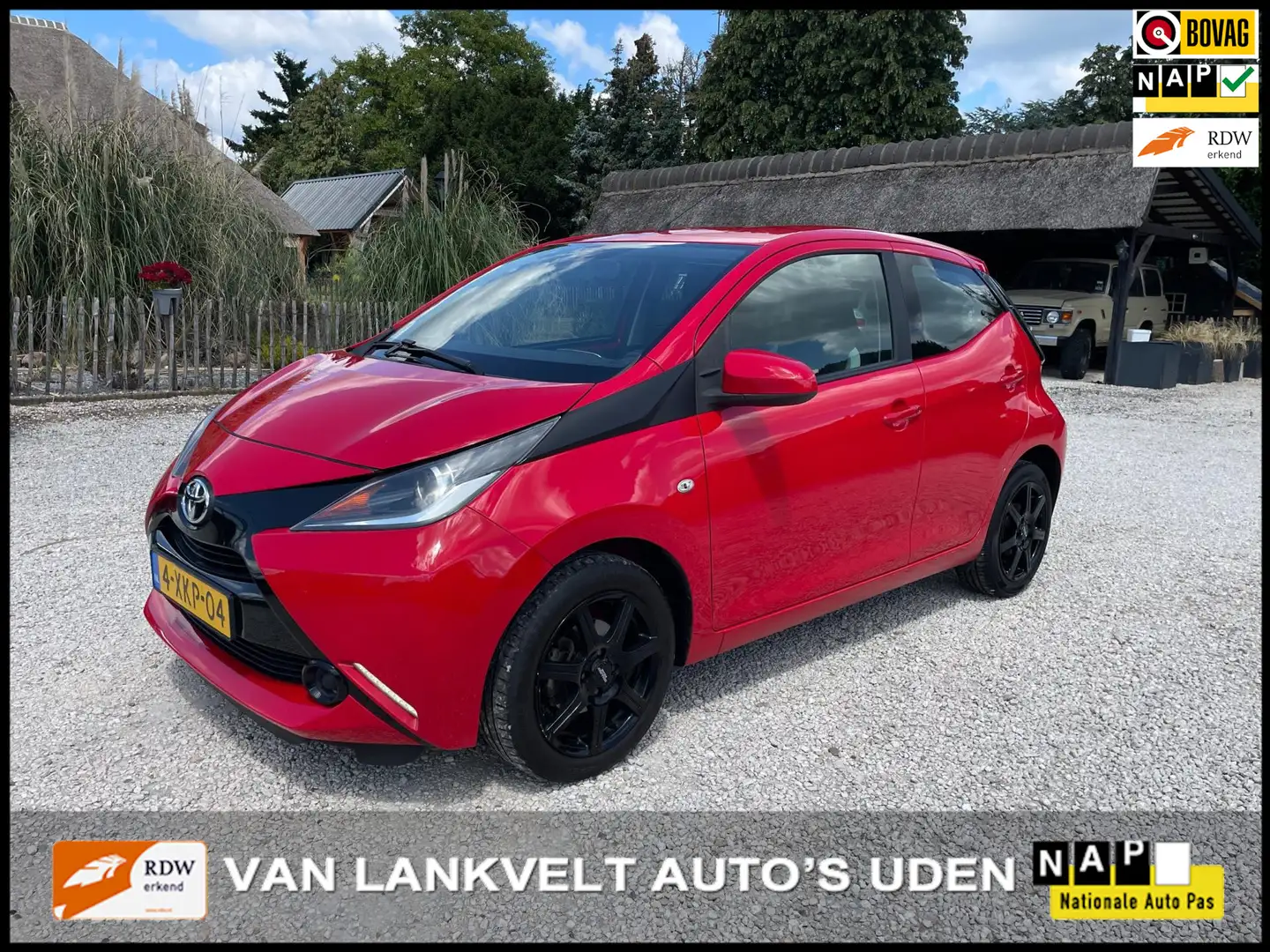 Toyota Aygo 1.0 VVT-i x-play Camera, LED, Dealer onderhouden Rosso - 1
