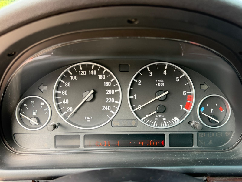 BMW 530 i A Exclusive Leder Schiebedach Navi Memory — photo 12