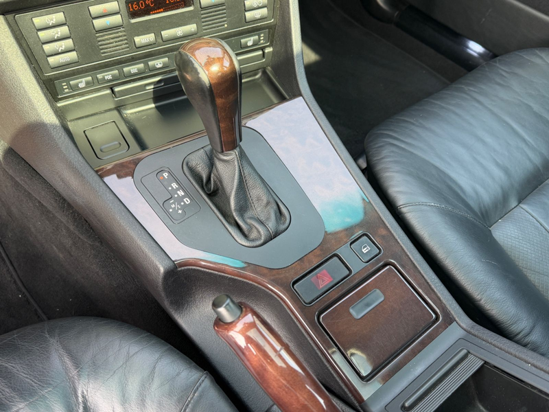 BMW 530 i A Exclusive Leder Schiebedach Navi Memory — photo 10
