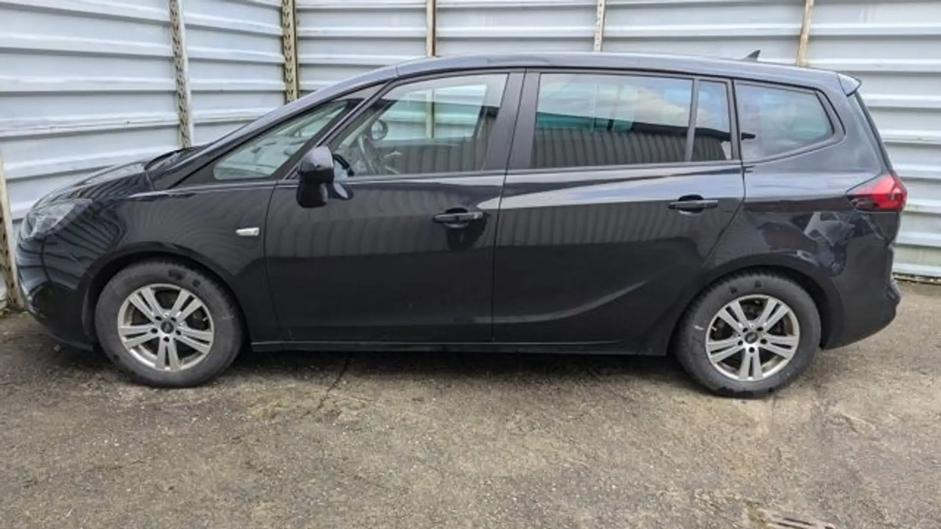 Opel Zafira Tourer 1.4 Turbo Edition crna - 2