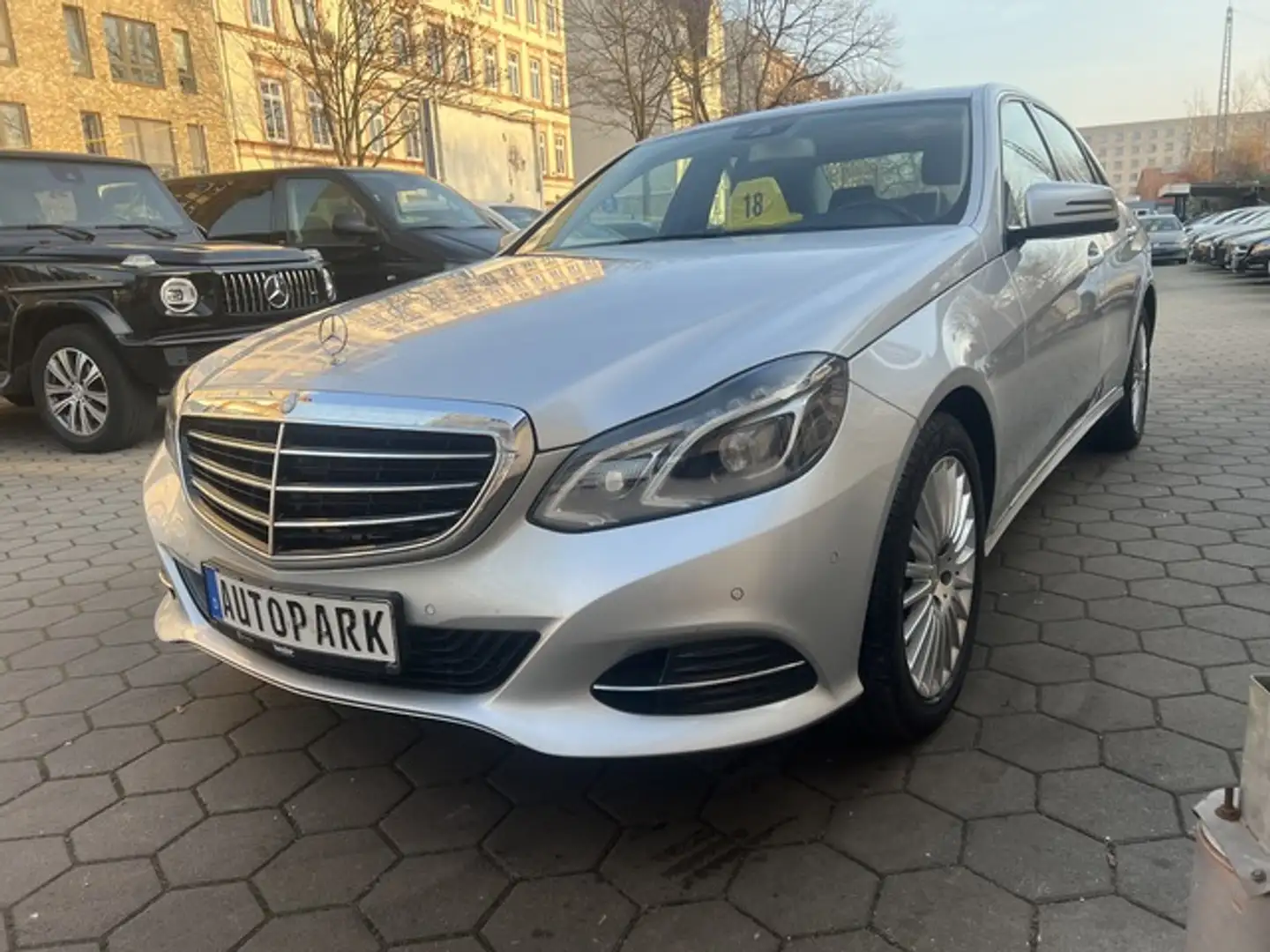 Mercedes-Benz E 220 CDI BlueEfficiency Limousine**1.Hand** Silber - 2