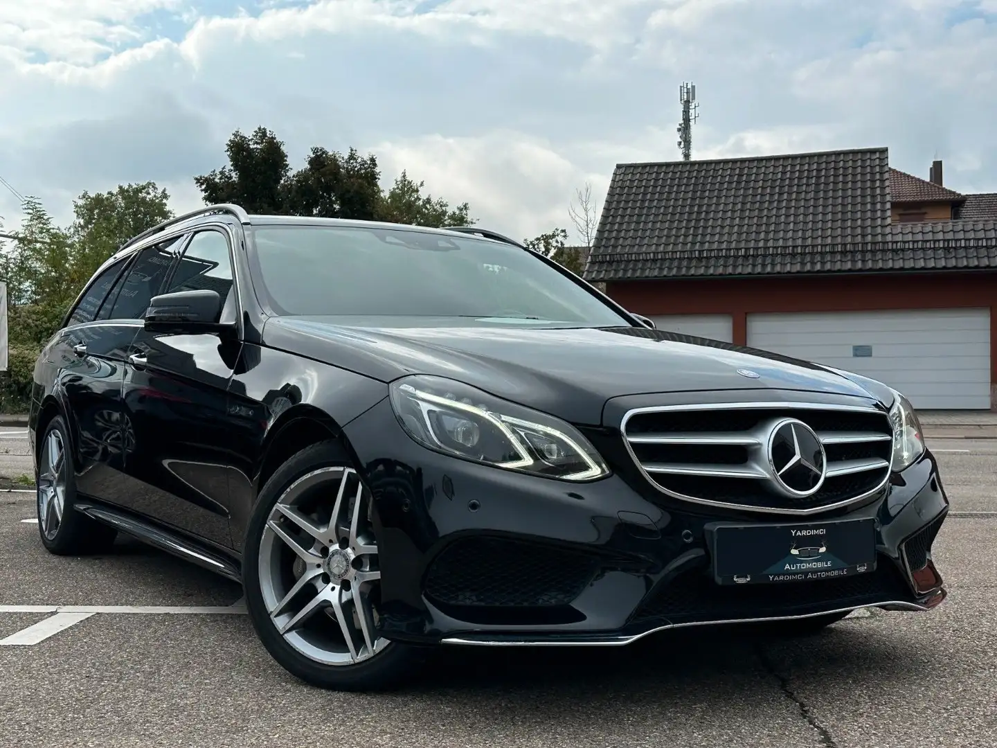 Mercedes-Benz E 400 T 4-Matic AMG*DSTR+*STANDHZG*FOND*AHK*ILS* Schwarz - 1