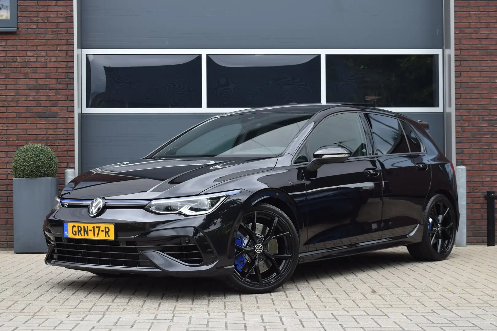 Volkswagen Golf R Performance 2.0 TSI 320pk 4-Motion | Pano | HUD | Black - 1