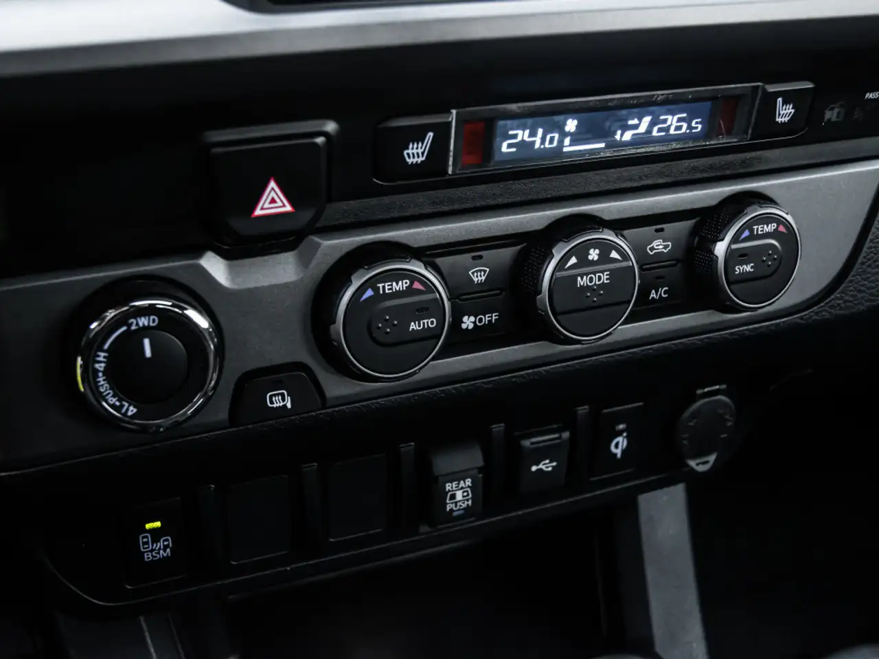 Toyota Tacoma снимка Toyota Tacoma