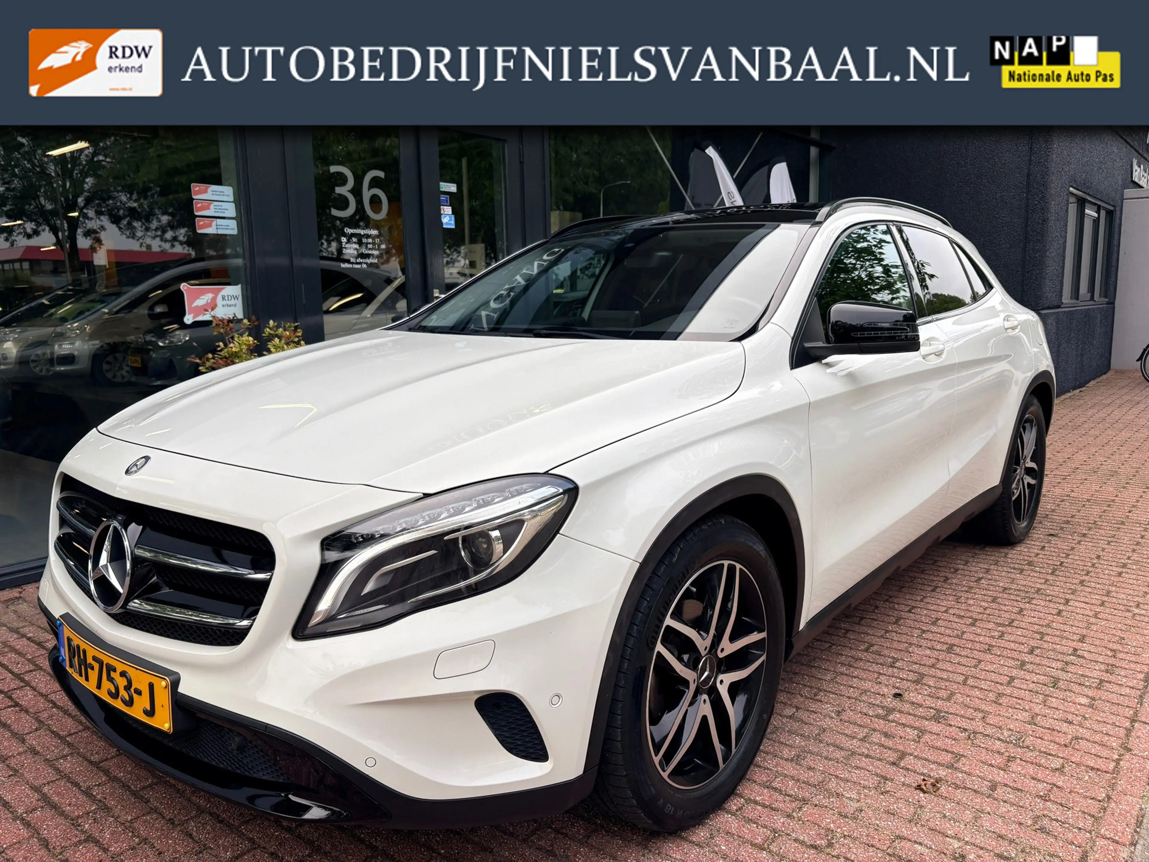 Mercedes-Benz GLA 180 Prestige 50Dkm/Schuifdak/Navi/Clima/Cruise/Dealer