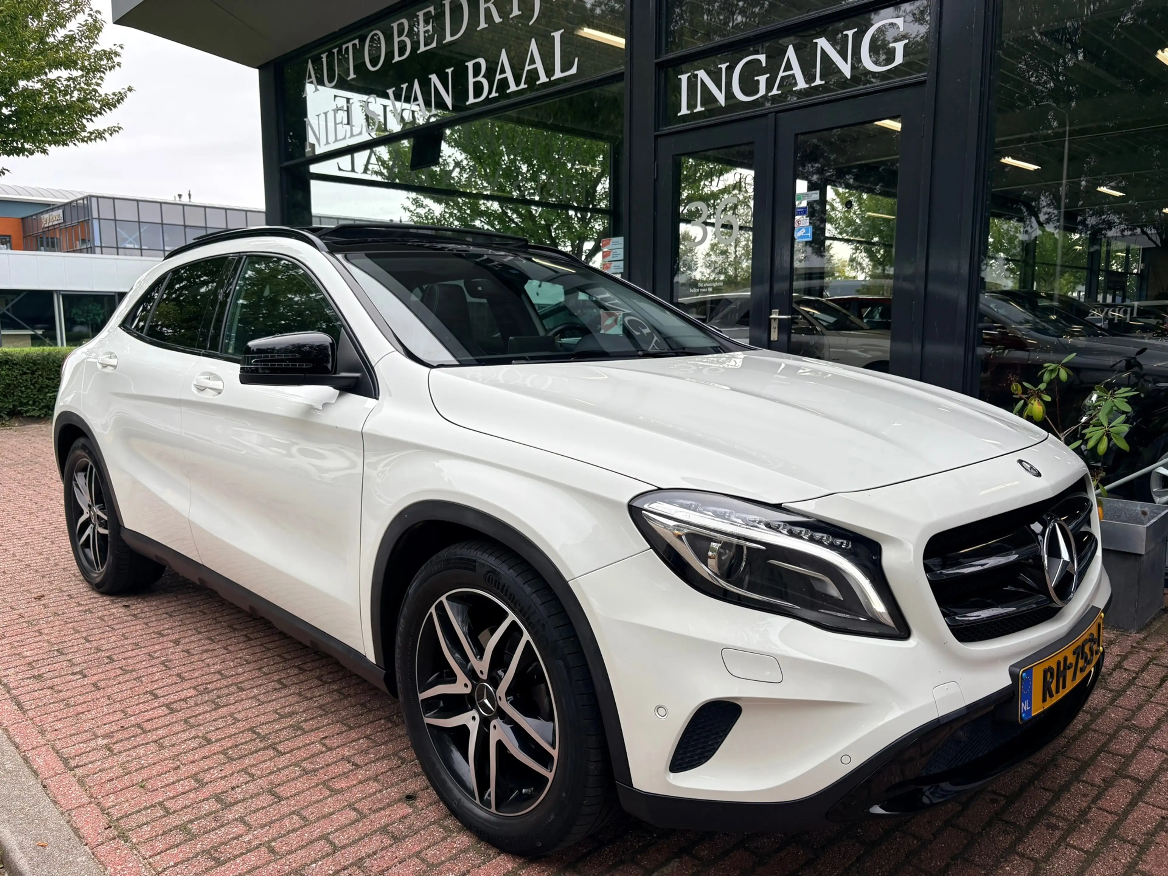 Mercedes-Benz GLA 180 Prestige 50Dkm/Schuifdak/Navi/Clima/Cruise/Dealer — photo 4