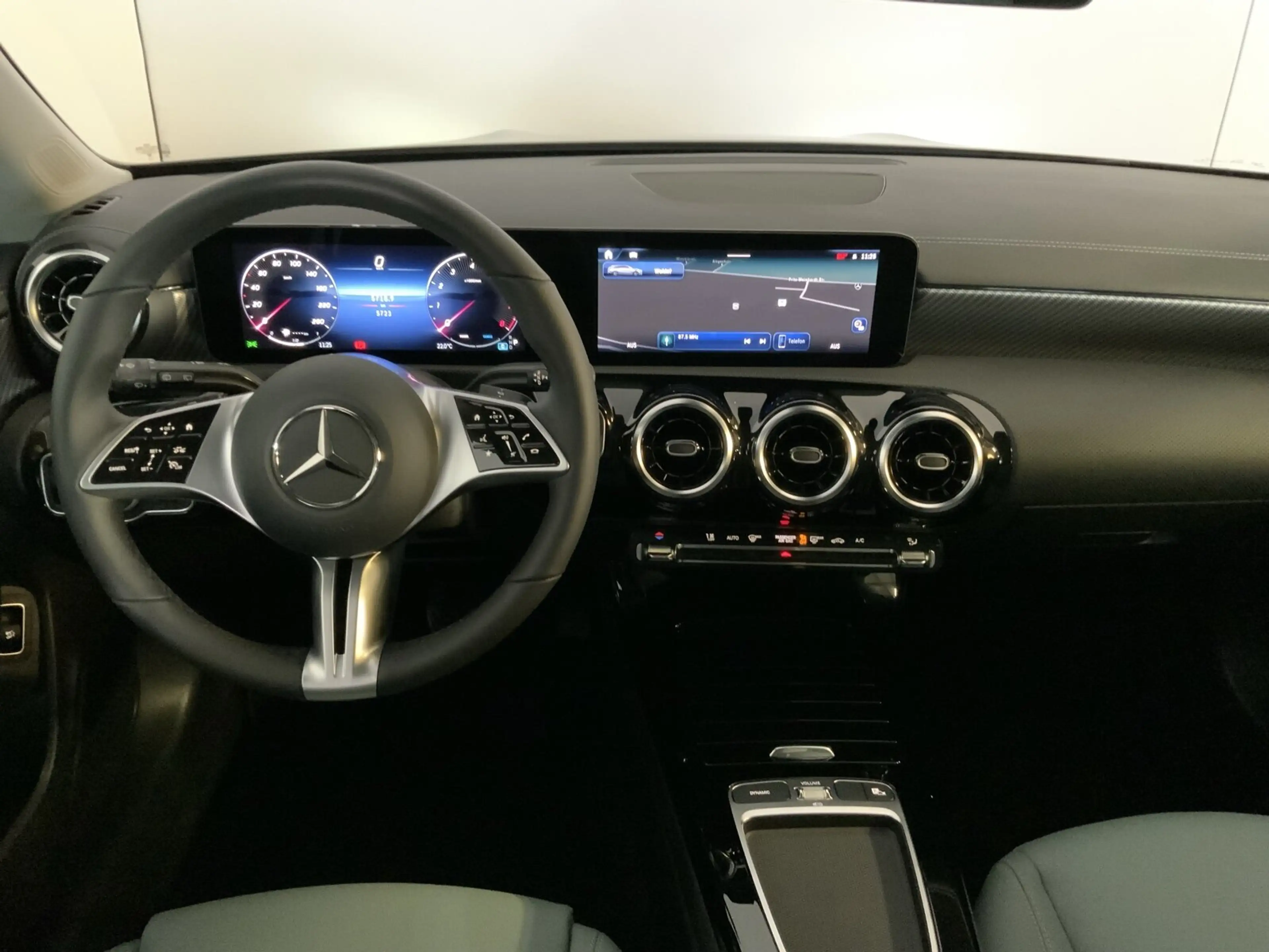 Mercedes-Benz CLA 180 CLA 180 SB Progressive AHK Winter-Paket RüKamera — photo 9