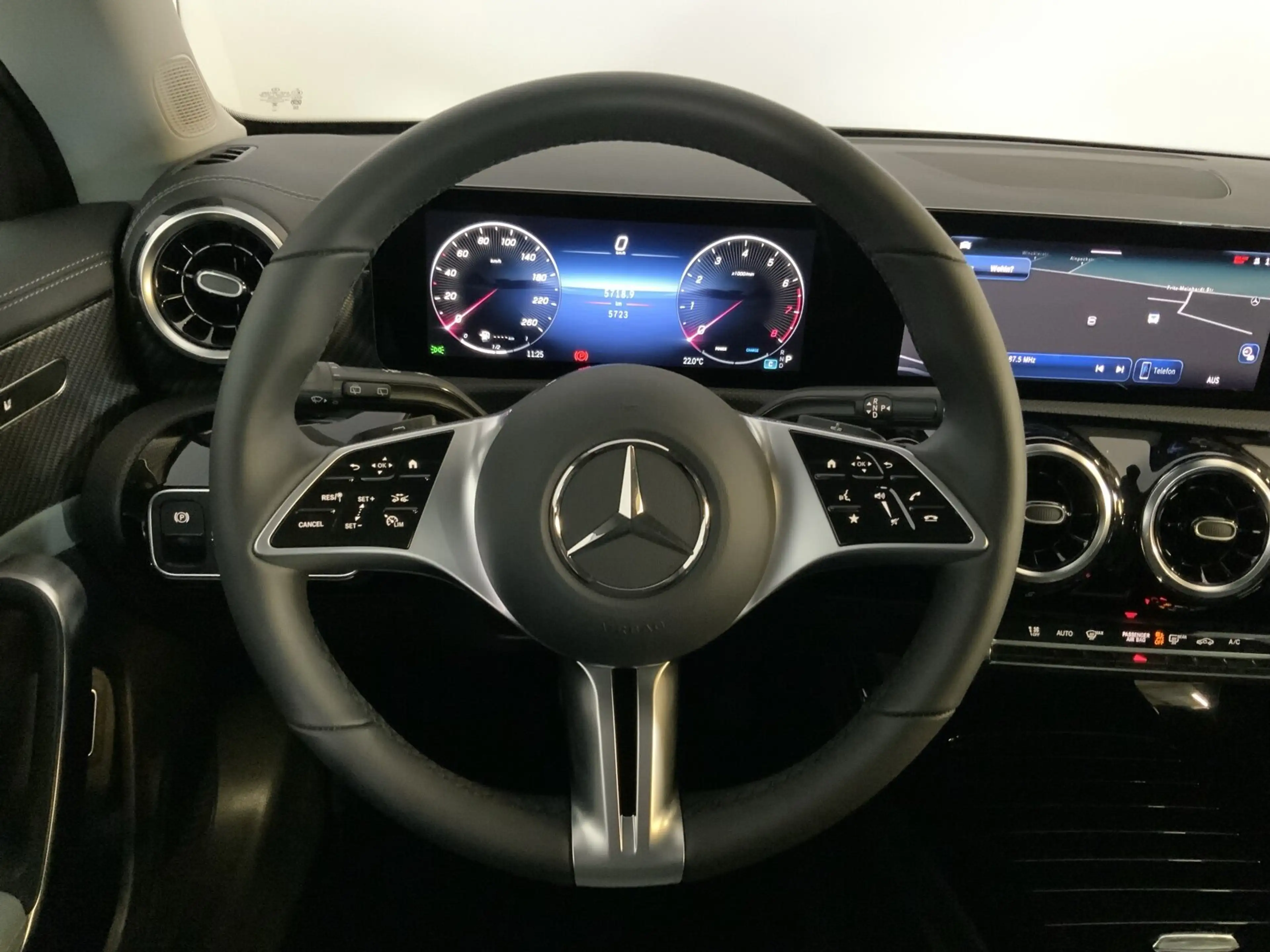 Mercedes-Benz CLA 180 CLA 180 SB Progressive AHK Winter-Paket RüKamera — photo 10