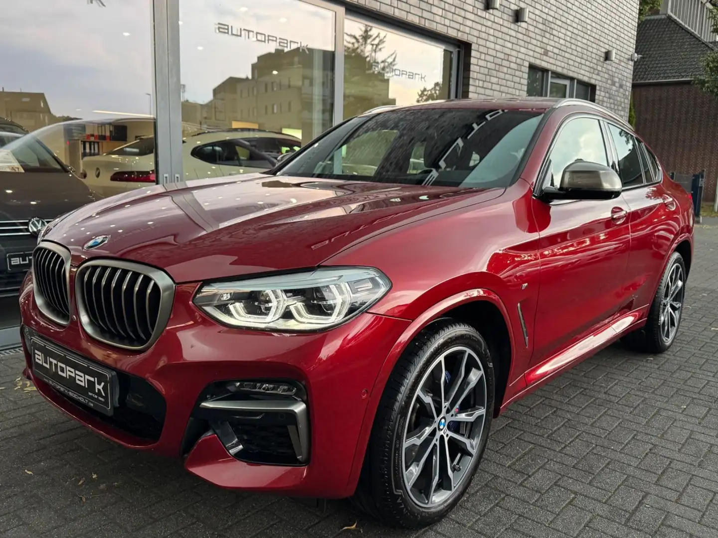 BMW X4 M d 1.Hand Panorama 360° HUD DA+ AHK h/k 20" Červená - 1