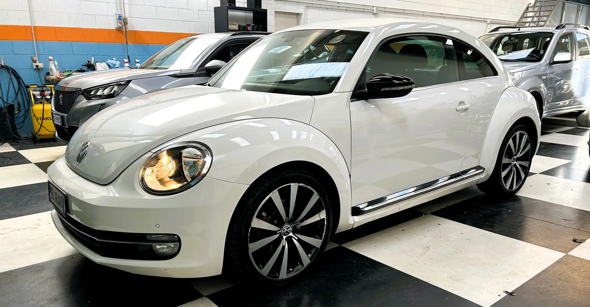 Volkswagen Maggiolino Maggiolino 2012 2.0 tsi Sport dsg Weiß - 1