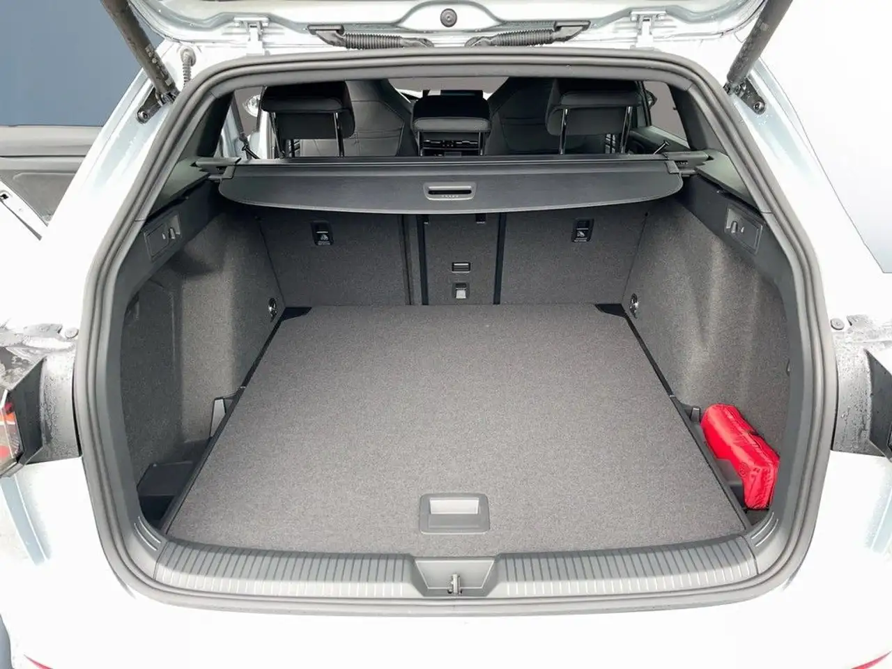 Volkswagen Golf Variant 2.0 TDI 150 PS DSG R-Line AHK Navi 13
