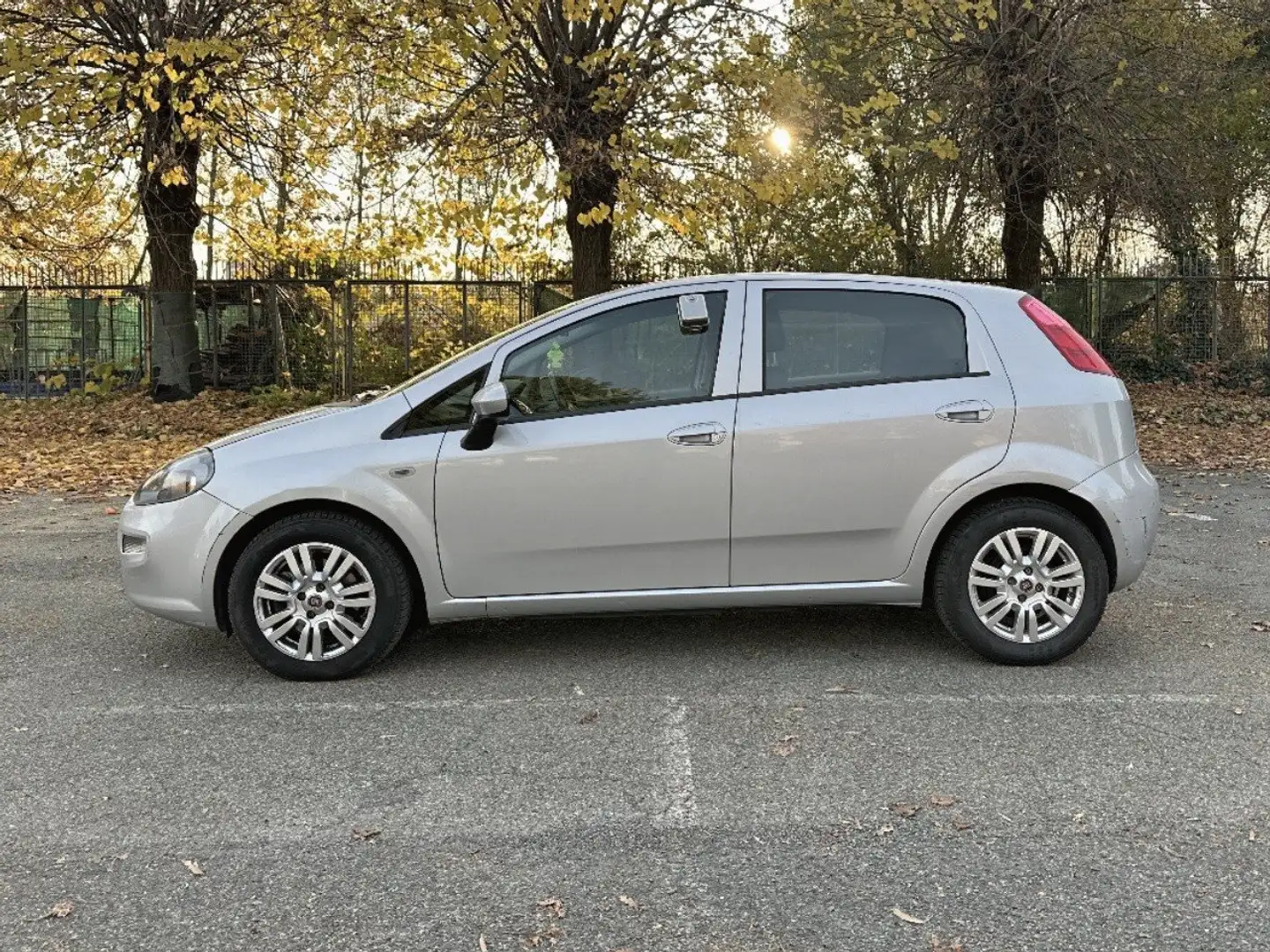 Fiat Punto 1.3 MultiJet Lounge 95cv S&S EU6 Grau - 2
