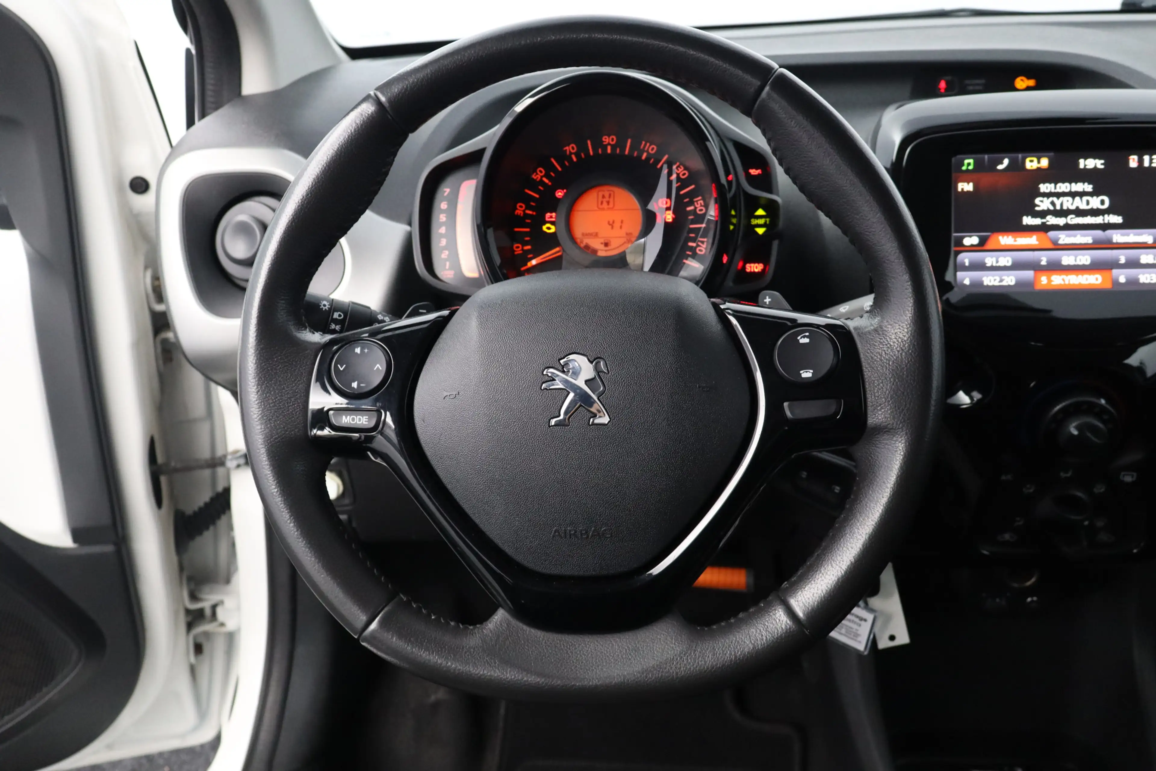 Peugeot 108 1.0 VTi Allure/ AUTOMAAT!/ LED Dagrijverl./ Media- — photo 38