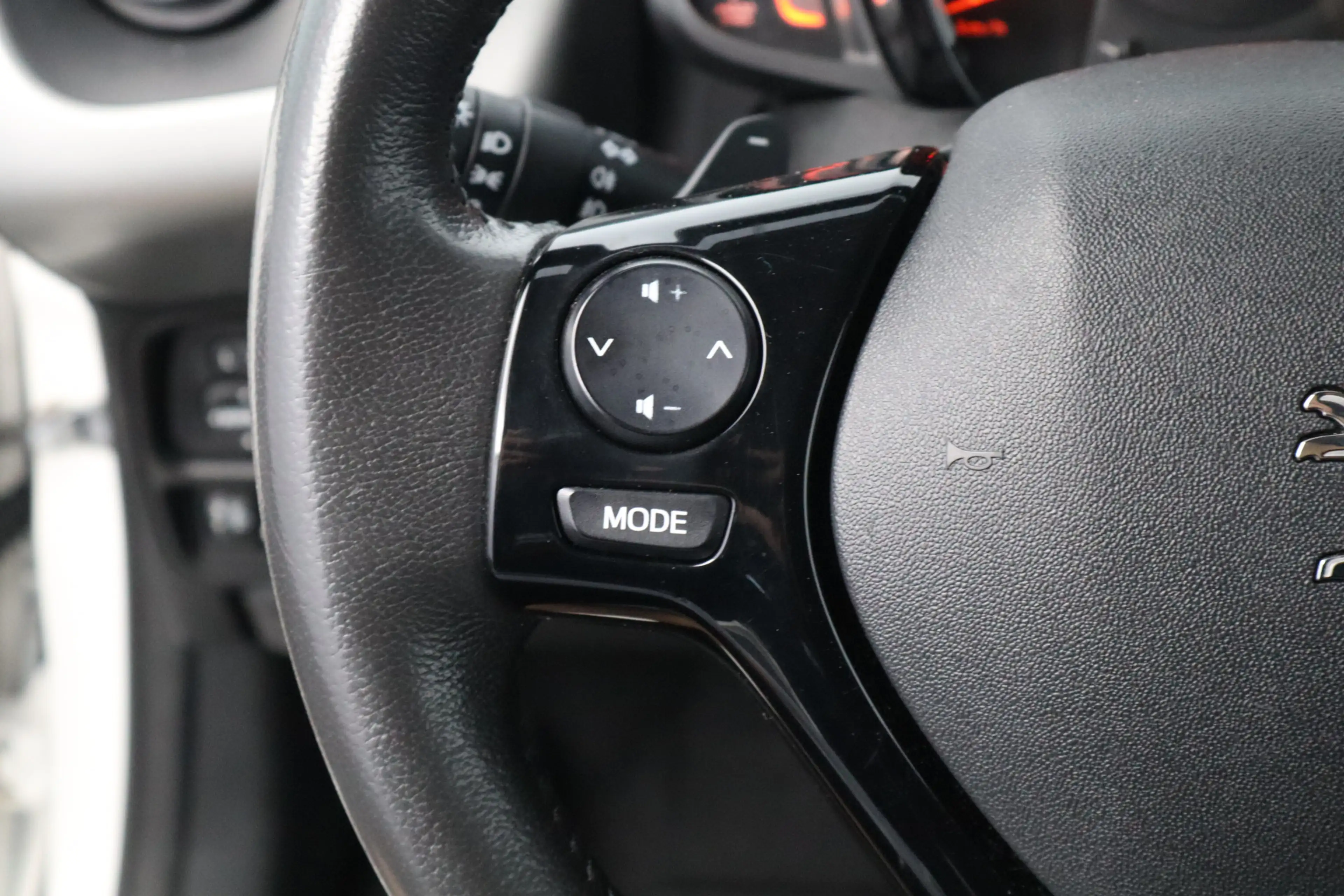 Peugeot 108 1.0 VTi Allure/ AUTOMAAT!/ LED Dagrijverl./ Media- — photo 21
