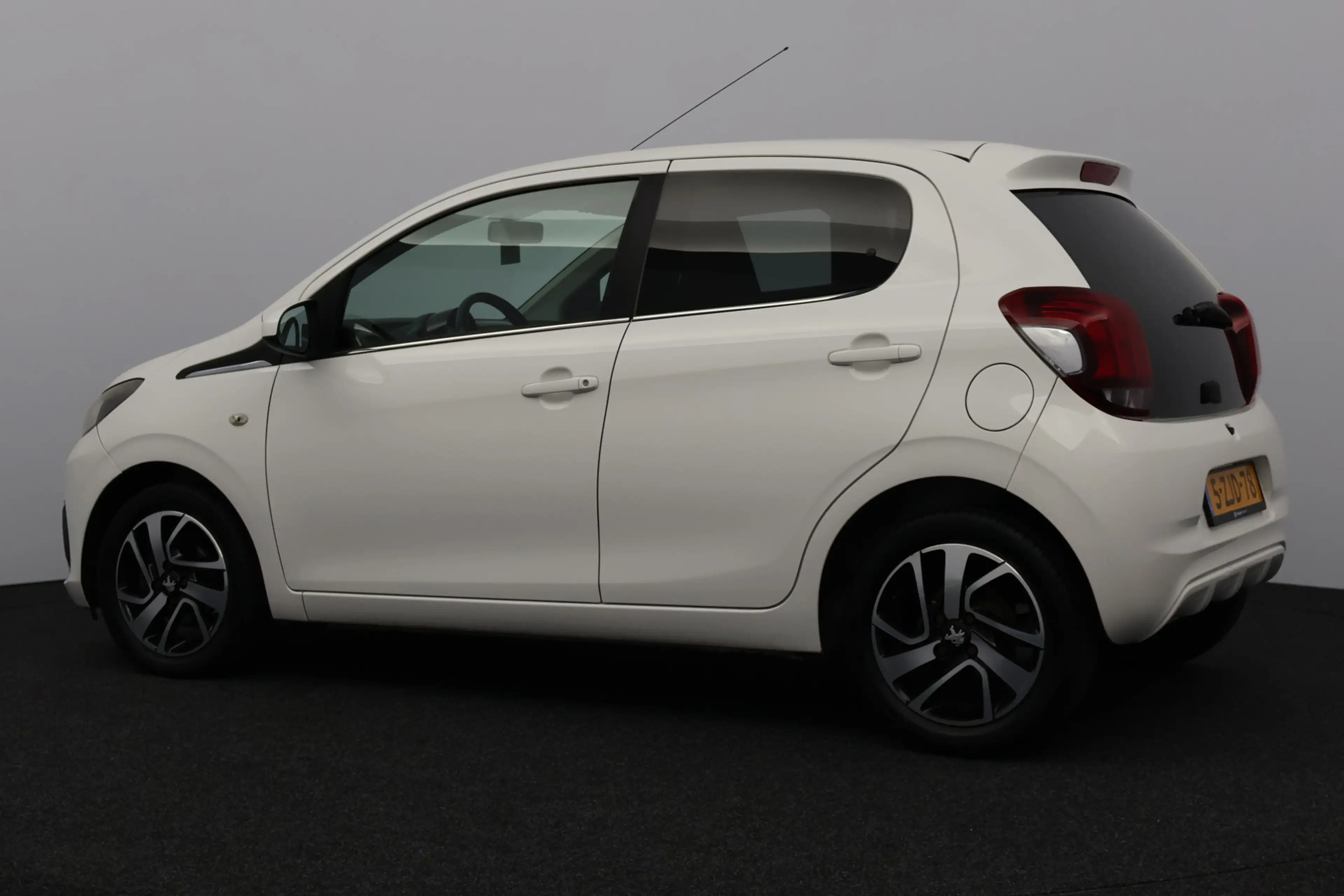Peugeot 108 1.0 VTi Allure/ AUTOMAAT!/ LED Dagrijverl./ Media- — photo 6