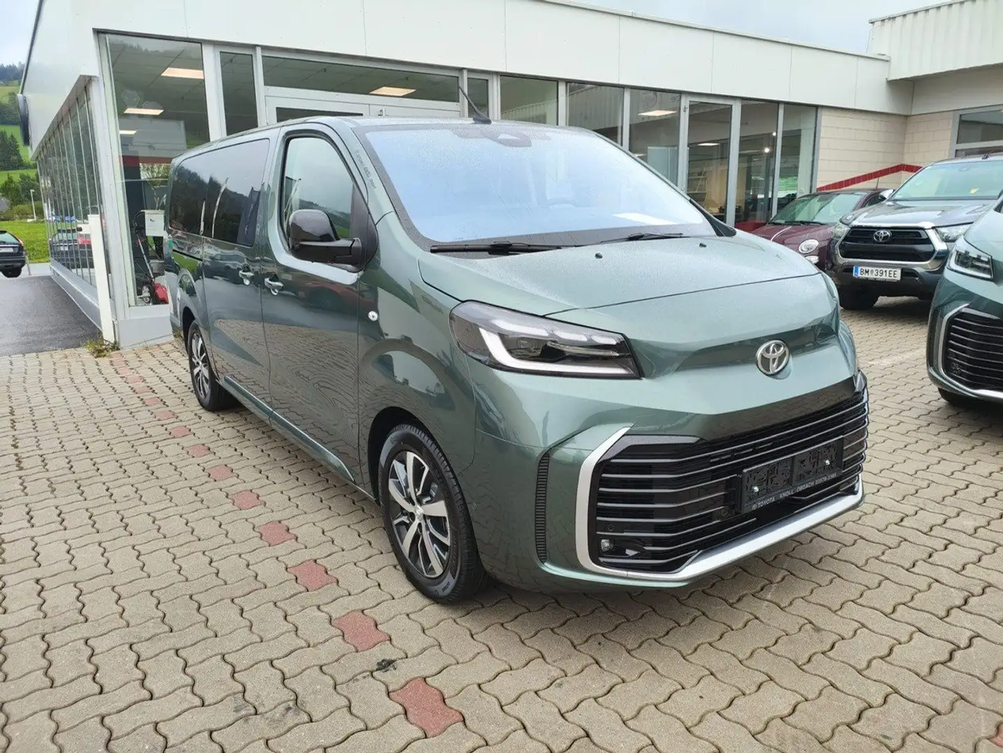 Toyota Proace Verso 2,2 Diesel MT L2 Teamplayer 8 sitzig Grün - 1