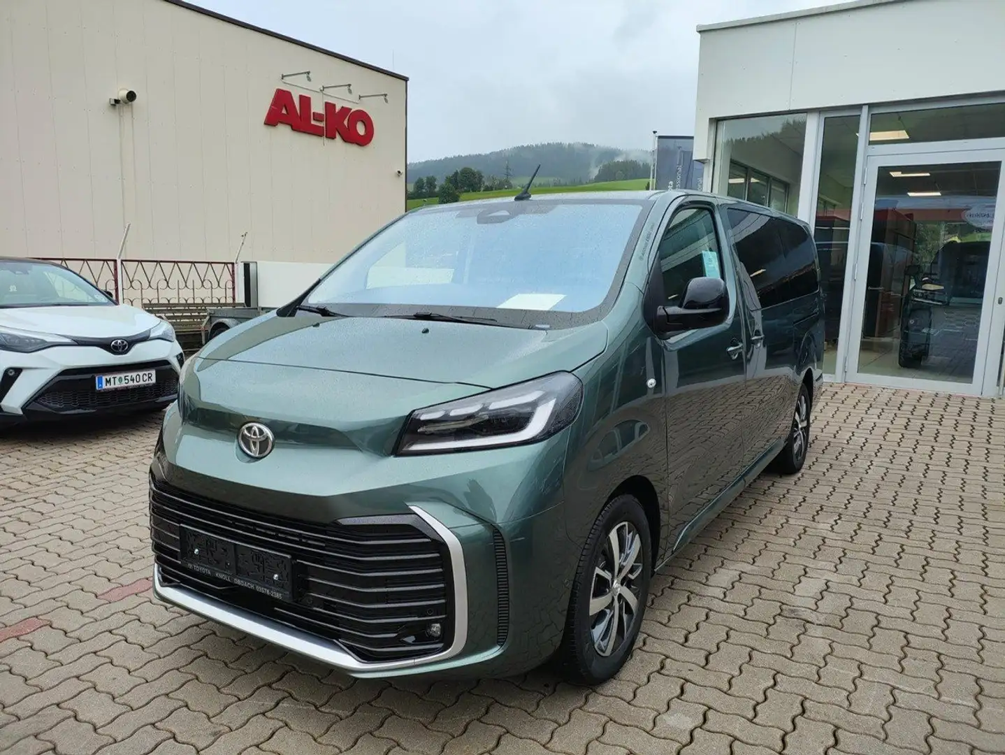 Toyota Proace Verso 2,2 Diesel MT L2 Teamplayer 8 sitzig Grün - 2