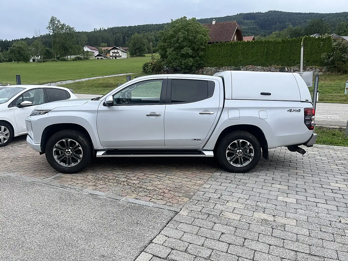 Mitsubishi L200 L 200 2,2 DI-D HP 4WD Doppelkabine Diamond Aut. Weiß - 2