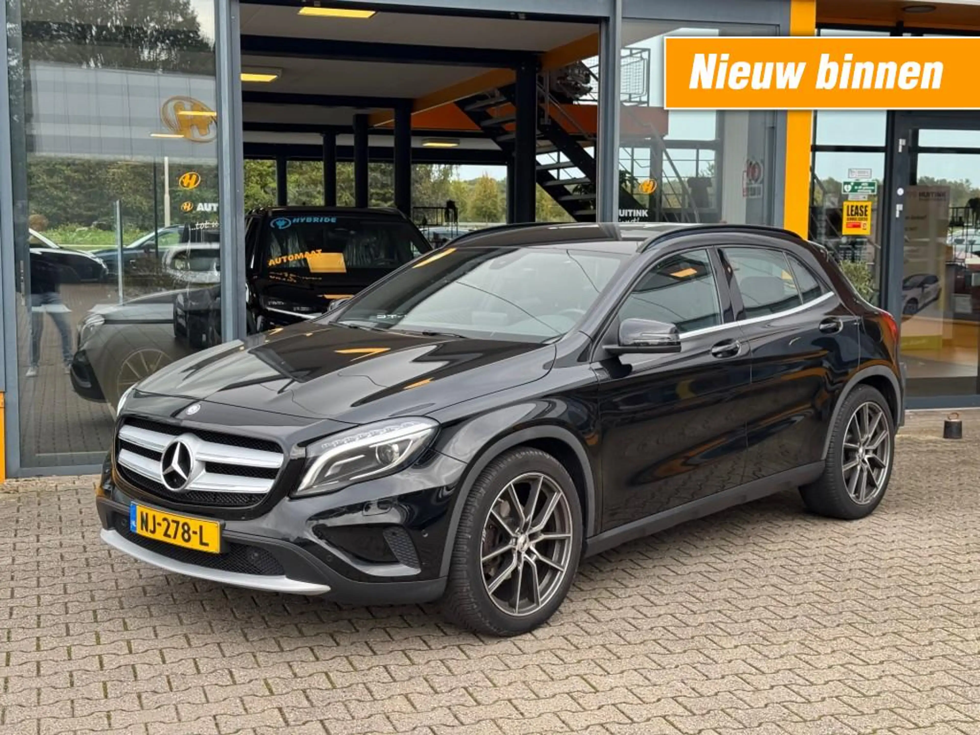 Mercedes-Benz GLA 180 180 Lease Edition - trekhaak - all season