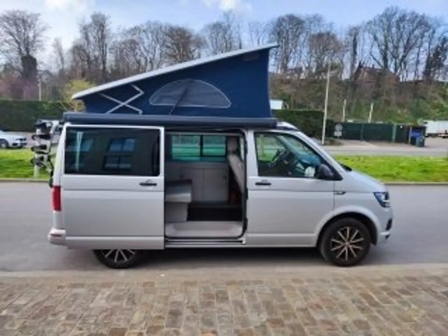 Volkswagen T6 California California DSG Coast Stříbrná - 1