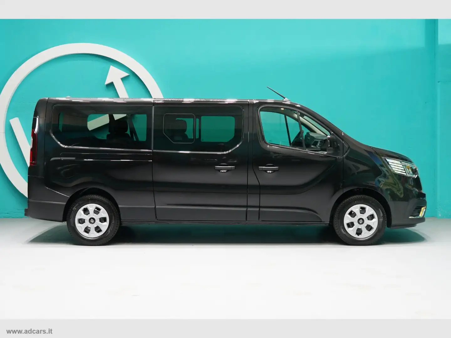 Renault Trafic BluedCi 150CV PL-TN Equilibre SCHERMO 8 POLLICI CO Zwart - 2