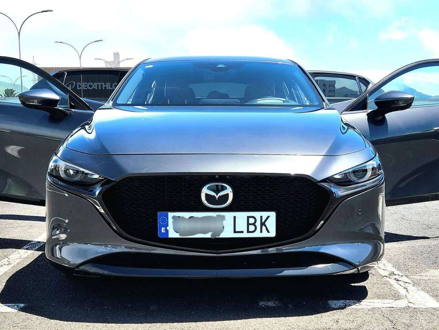Mazda 3 Mazda3 2.0 Skyactiv-X Zenith-X Safety Polymetal Gray 32kW Zenith-X Safety Black - foto 1