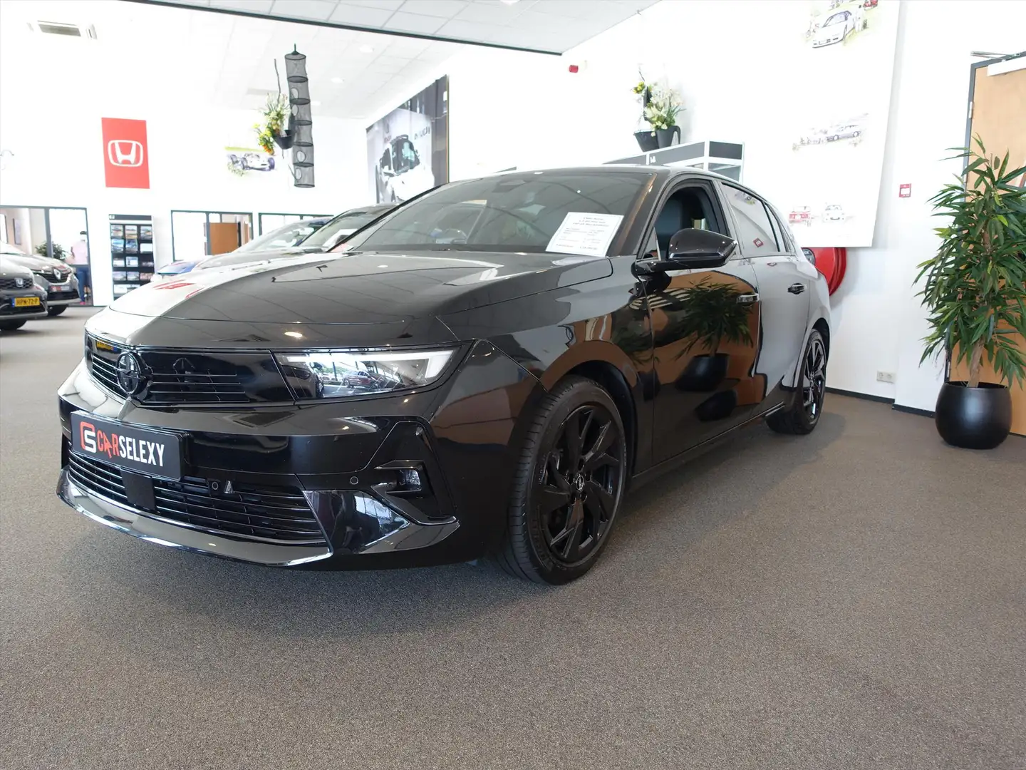 Opel Astra 1.2 Turbo 130pk Start/Stop GS Automaat 5 DRS Zwart - 1