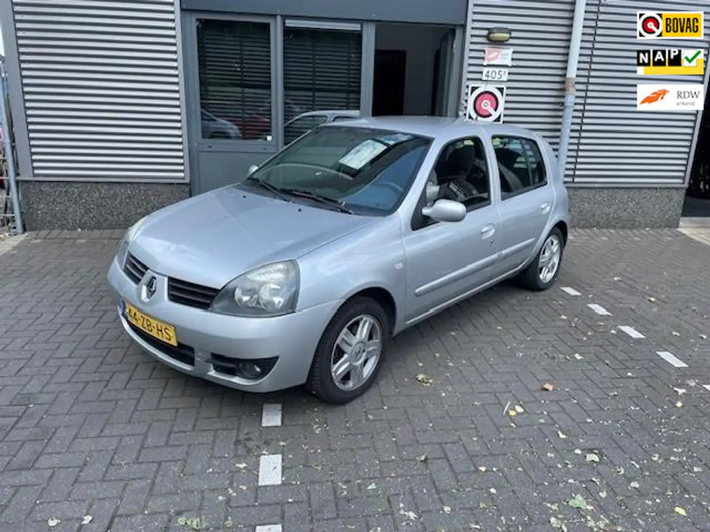 Renault Clio 1.2-16V Campus Grijs - 1