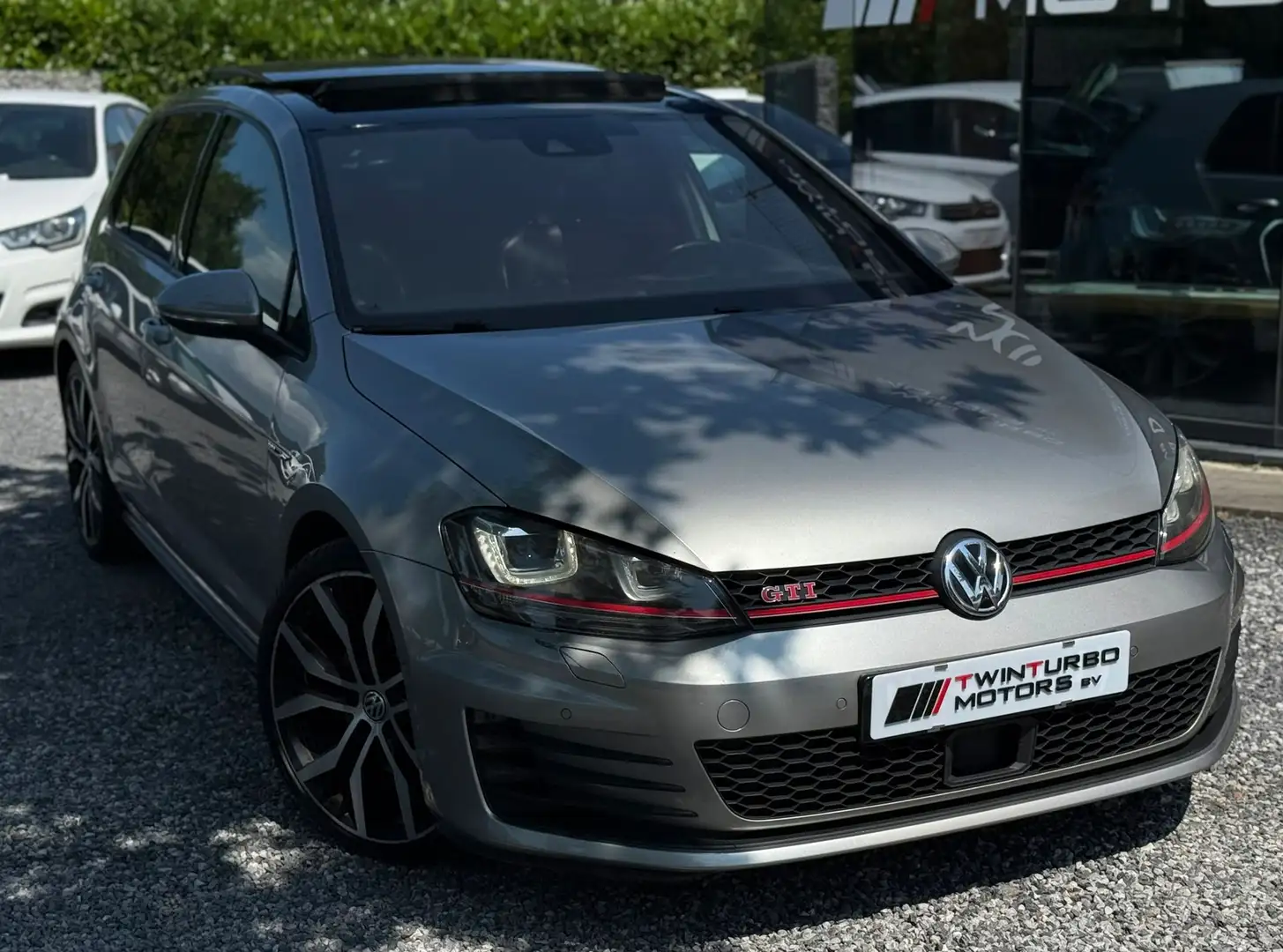 Volkswagen Golf GTI 2.0 TSI DSG Zwart - 2