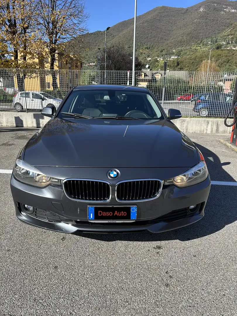 BMW 320 320d Touring Business auto Gris - 1