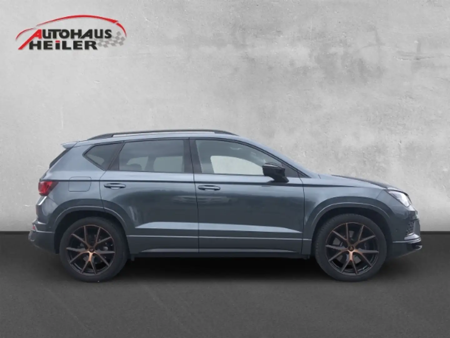 CUPRA Ateca 4Drive 2.0 TSI AHK Pano TopView el.Sitz Šedá - 2