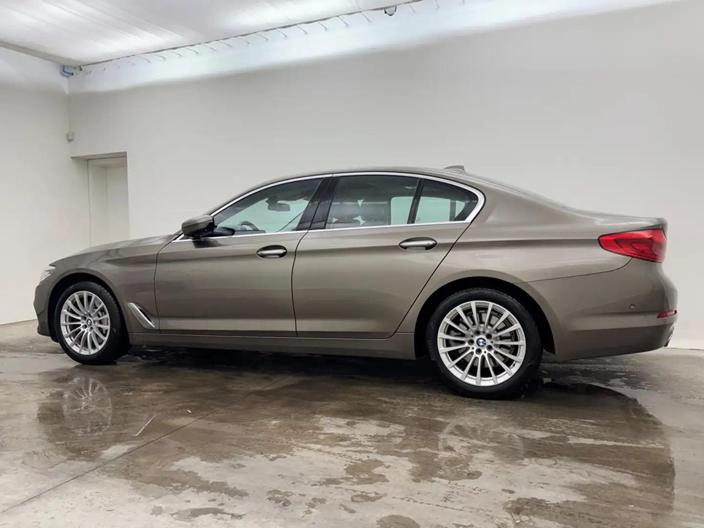 BMW 530 i AUT. leder GPS 360Camera Dig.Airco Opendak Beige - 2