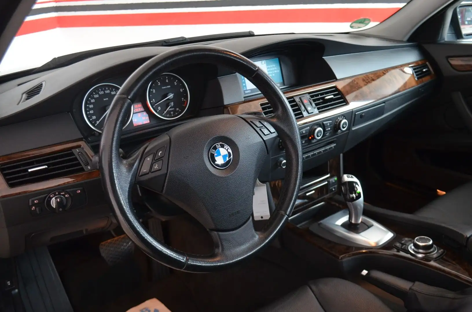 BMW 530 i xDrive 4x4 | Navi | PDC | Leder | 17´Alu Negru - 2