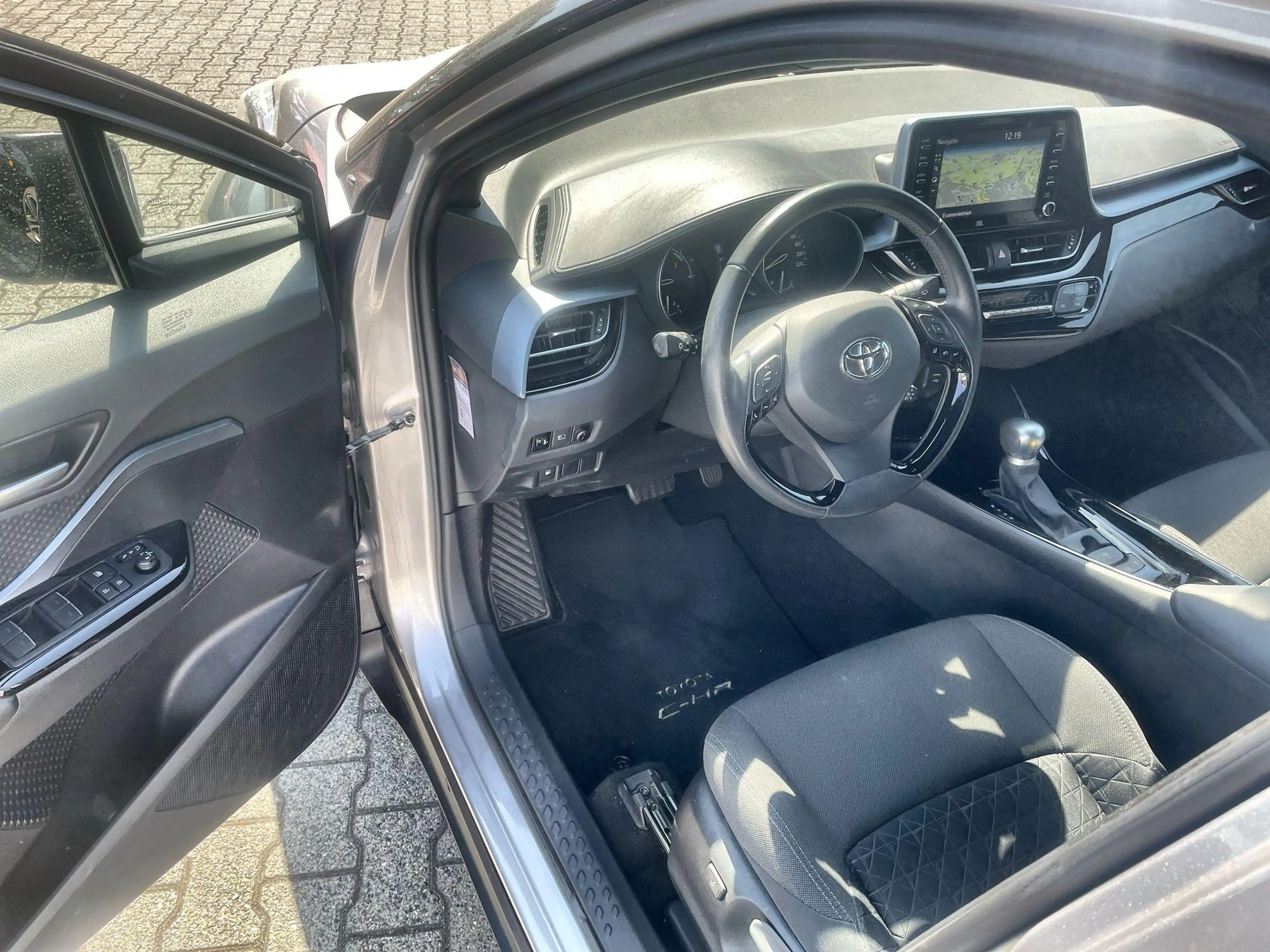 Toyota C-HR 2.0 Hybrid First Edition — photo 15