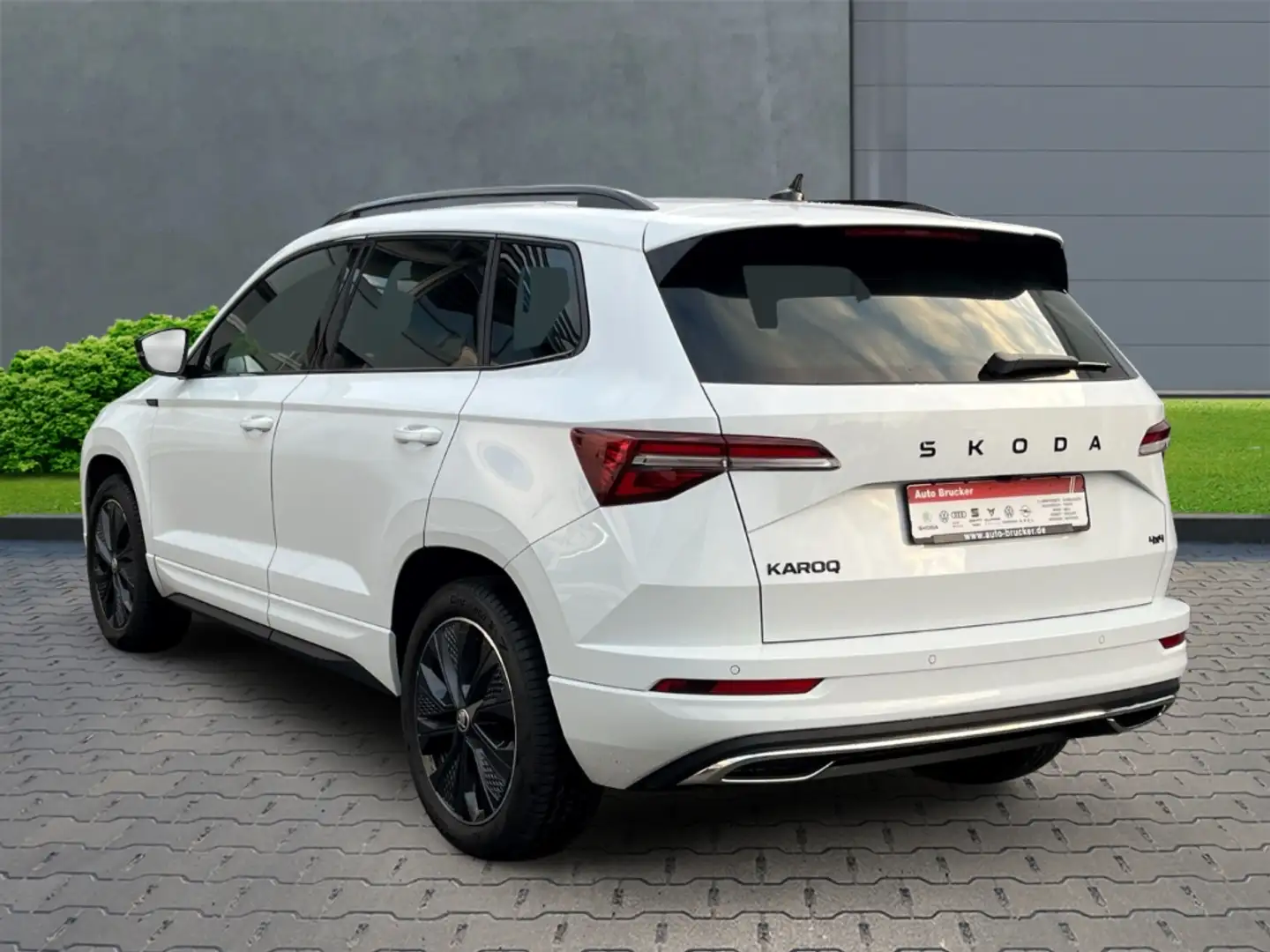 Skoda Karoq Sportline 4x4+Anhängerkupplung+Navi+el.Panoramadac Weiß - 2