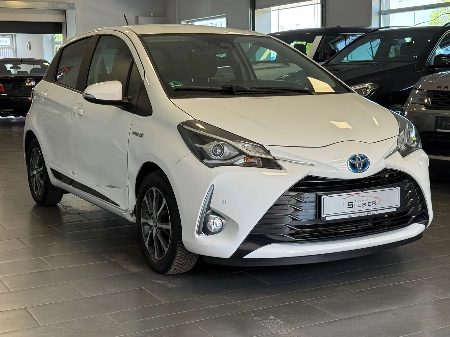 Toyota Yaris Hybrid 1.5 VVT-i Y20  Navi/Kamera/AHK Weiß - 2
