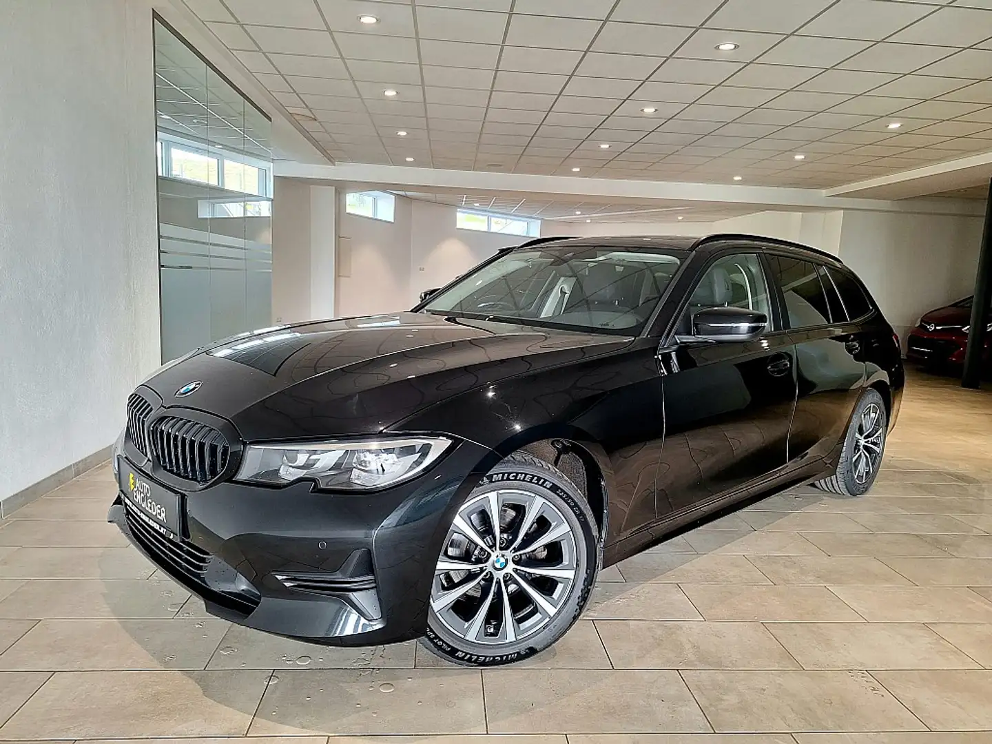 BMW 318 d 48 V Touring Aut. Sportpaket Schwarz - 2