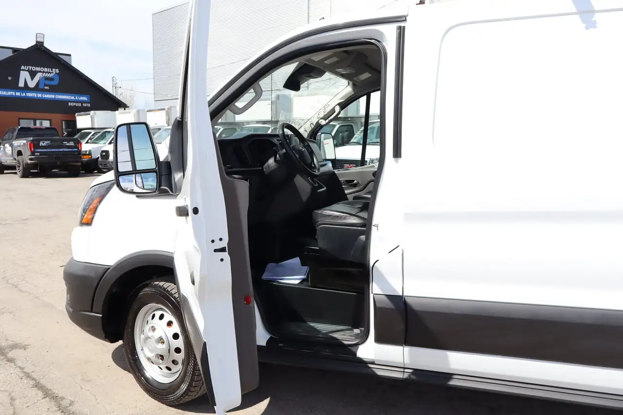 Ford Transit Cargo Van снимка Ford Transit Cargo Van