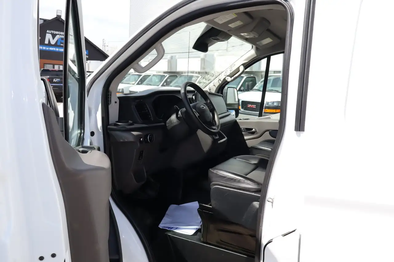Ford Transit Cargo Van снимка Ford Transit Cargo Van