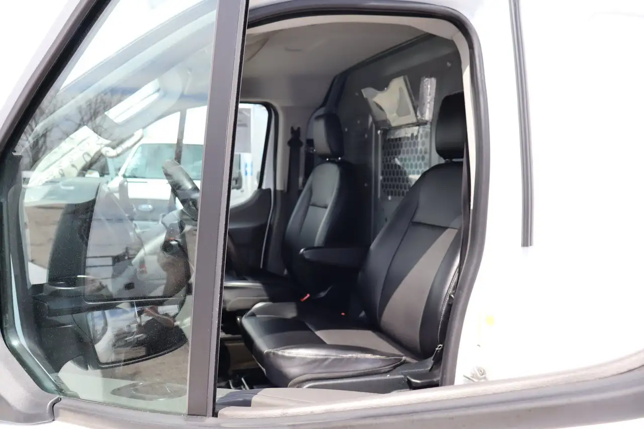 Ford Transit Cargo Van снимка Ford Transit Cargo Van