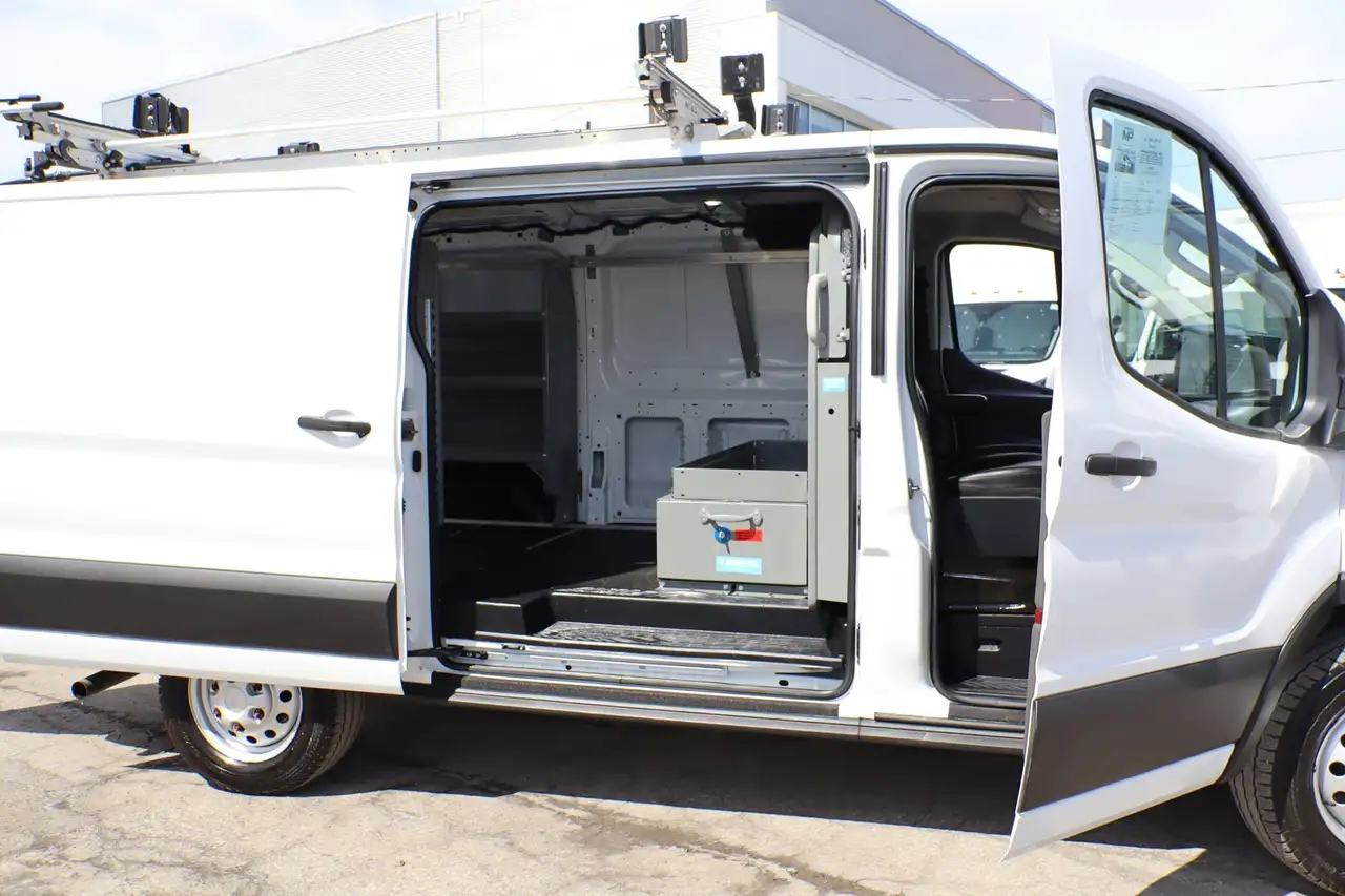 Ford Transit Cargo Van снимка Ford Transit Cargo Van