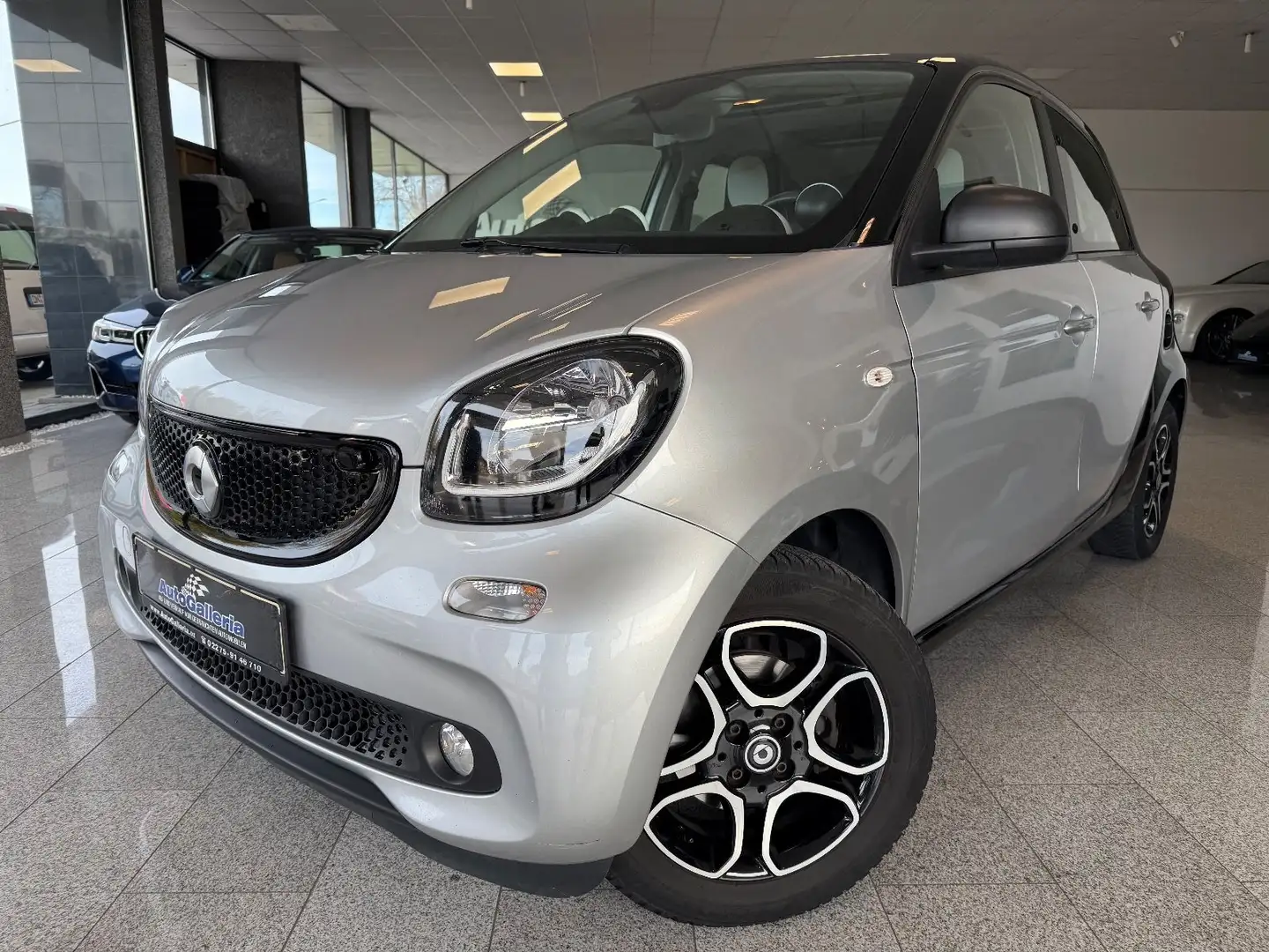 smart forFour Pano. Navi Tempomat SHZ. Silber - 1