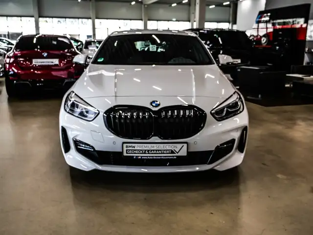 BMW 1 Series view 3