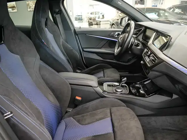 BMW 1 Series view 16