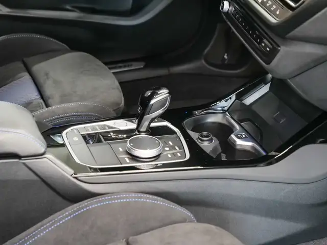 BMW 1 Series view 18