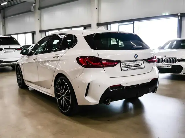 BMW 1 Series view 2