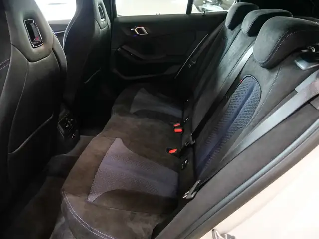 BMW 1 Series view 11