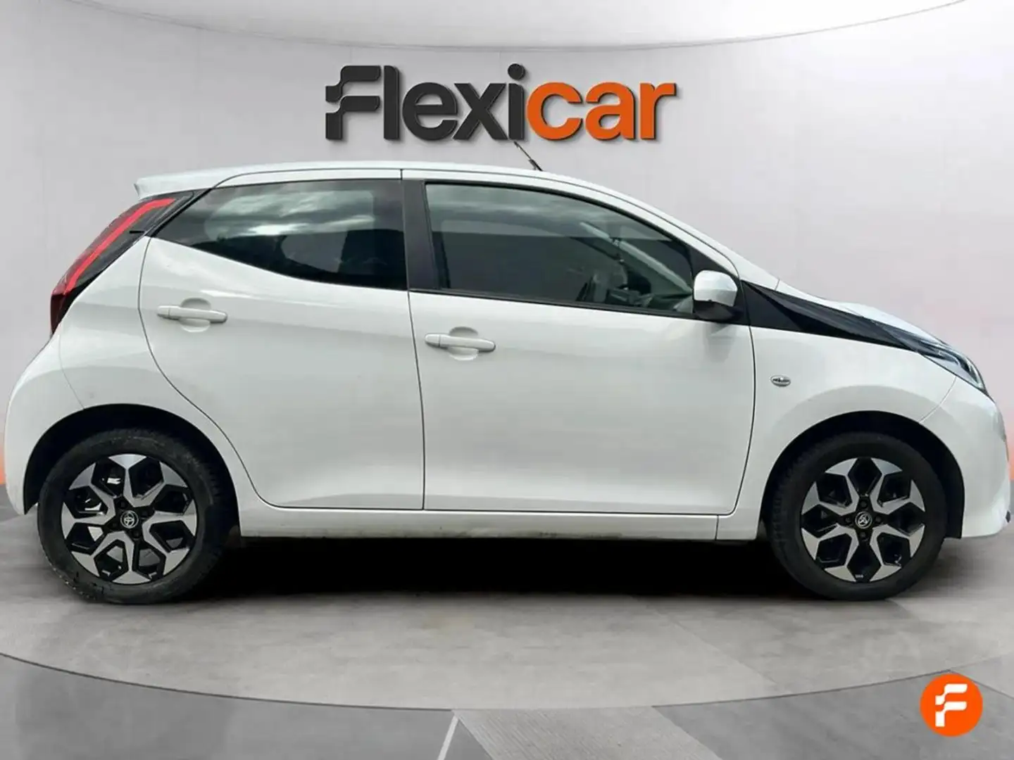 Toyota Aygo 70 x-play Bianco - 2