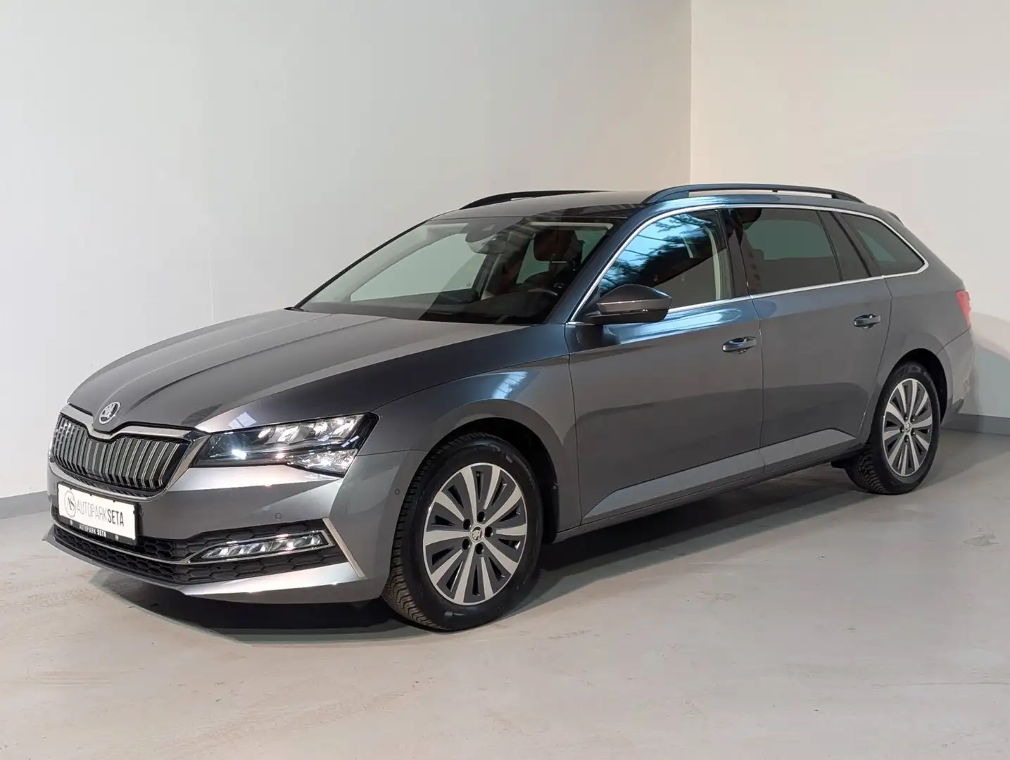 Skoda Superb 1.4TSI Combi Ambit. iV LED*SIDE*LANE*KAM Grau - 1